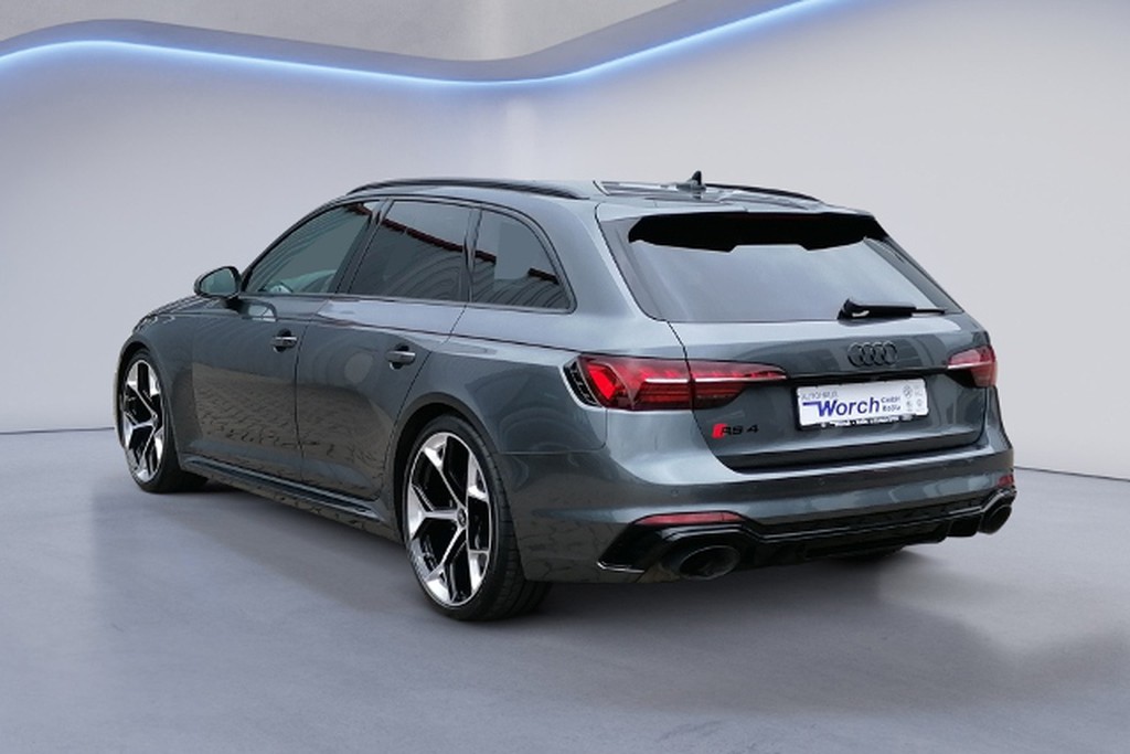 Audi RS4 competition Schalensitz 290km h