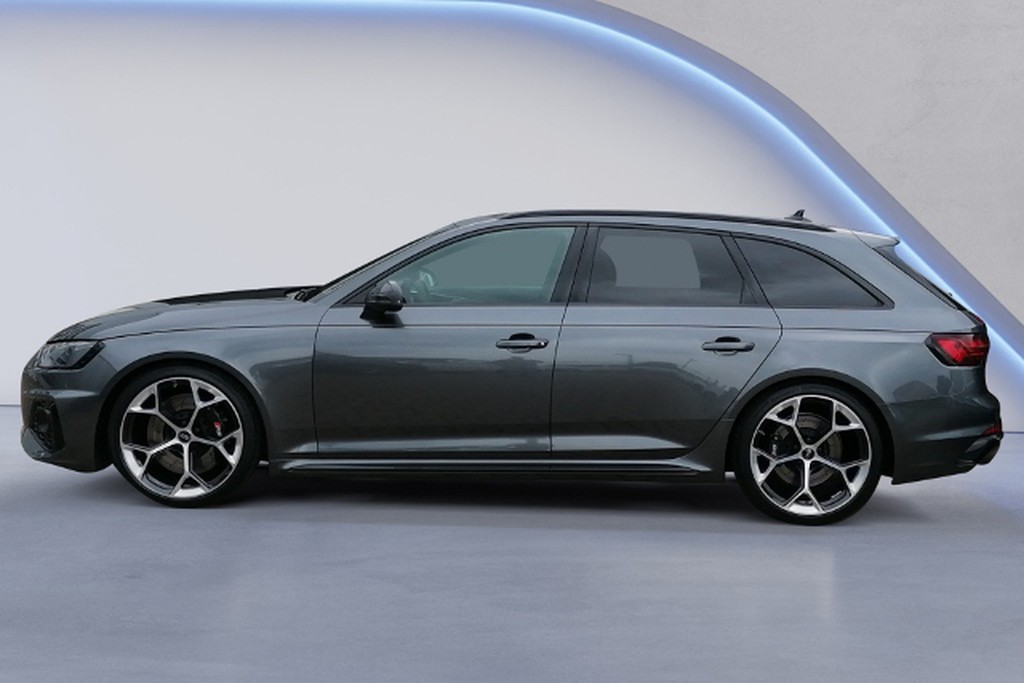 Audi RS4 competition Schalensitz 290km h