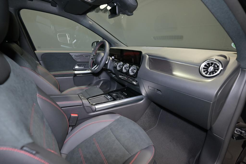 Mercedes-Benz B 200 AMG NIGHT DISTRO