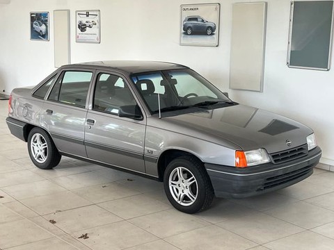Opel Kadett 1.6 E i Automatik TRAUM ZUSTAND