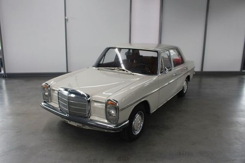 Mercedes-Benz 230 6 W114 Strichacht Limousine Automatik