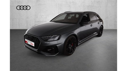 Audi RS4 Avant Massage