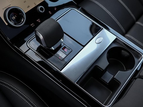 Land Rover Range Rover Velar P250 R-Dynamic SE