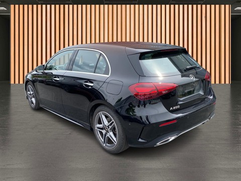 Mercedes-Benz A 200 AMG Line Ambiente MBUX