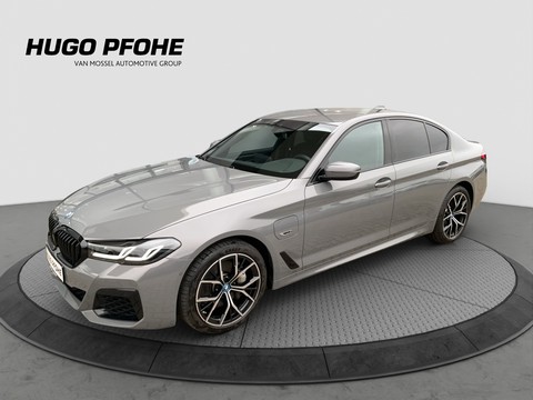 BMW 545 e xDrive M Sportpaket Adaptives Fahrwerk groß