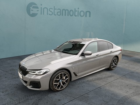 BMW 545 e xDrive M Sportpaket Adaptives Fahrwerk groß